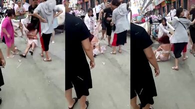 抓奸集锦-特精甄选第一现场街头扭打吃瓜围观 赤裸裸床上被逮还有被割屌的 各色良家女神狼狈瞬间 (338)